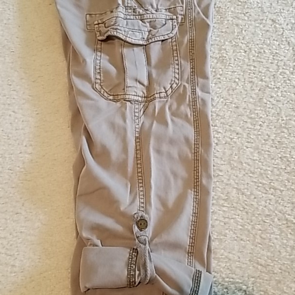 Girls pants/capris - Picture 2 of 4